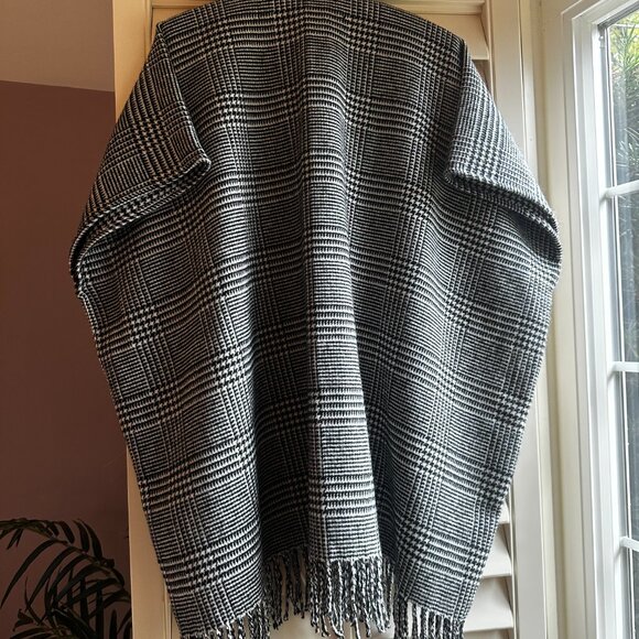 LOFT Poncho Shawl Reversible Plaid Houndstooth Fringe Women's M/L - Picture 10 of 10